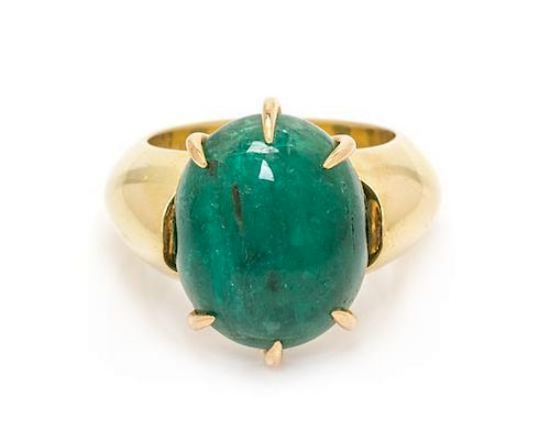 A Yellow Gold and Emerald Ring, 12.70 dwts.