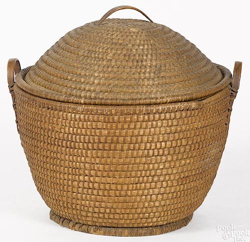 Large Pennsylvania rye straw lidded basket