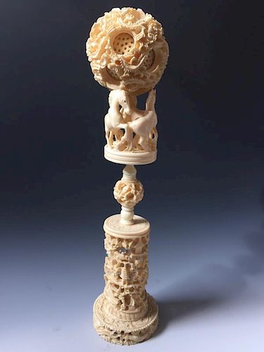 A FINE LARGE CHINESE ANTIQUE CARVING