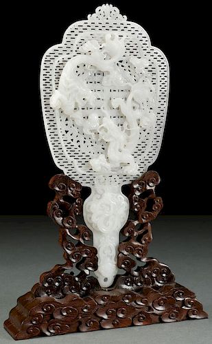 A FINE CHINESE CARVED WHITE JADE ORNAMENTAL FAN