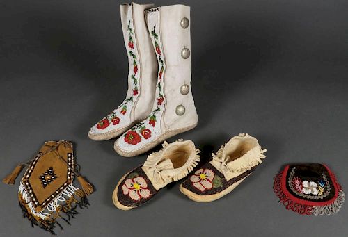 A GROUP OF NATIVE AMERICAN BEADED ITEMS, 20TH C.