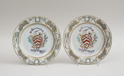 PAIR OF CHINESE EXPORT FAMILLE ROSE PORCELAIN ARMORIAL PLATES