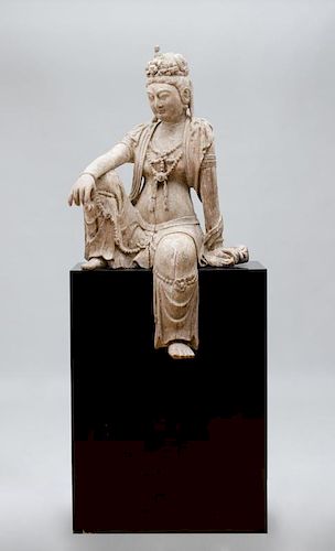 CHINESE CARVED AND PAINTED WOOD FIGURE OF A SEATED GUAN YIN