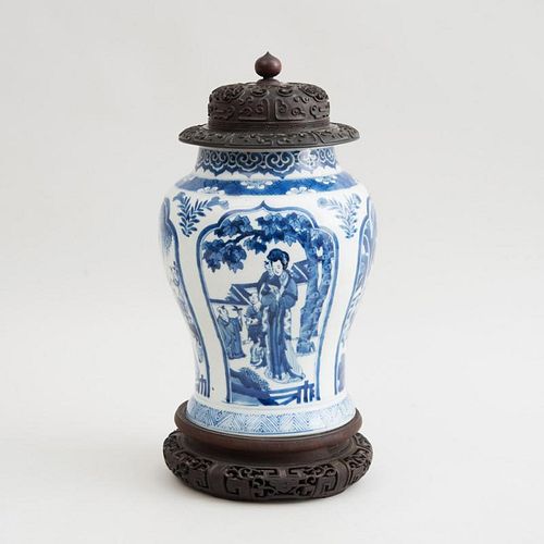CHINESE BLUE AND WHITE PORCELAIN BALUSTER-FORM JAR
