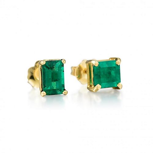 A Pair of 14K Emerald Stud Earrings