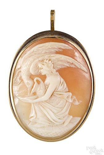 18K yellow gold frame on carved cameo