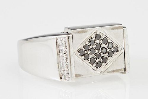 Unusual Man's 14K White Gold Dinner Ring, the top mounted with an incised diamond shape mounted with 16 round