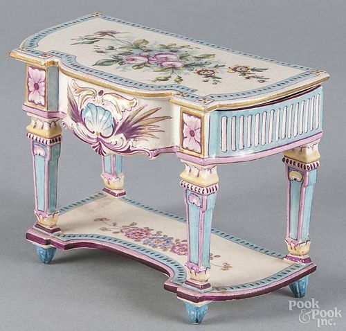 Continental porcelain bureau form dresser box, ca. 1800, 4 3/4'' h., 6 1/2'' w.