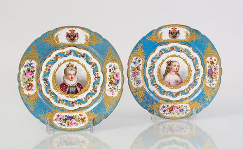 PAIR OF SÈVRES STYLE GILT-DECORATED TURQUOISE-GROUND CABINET PLATES