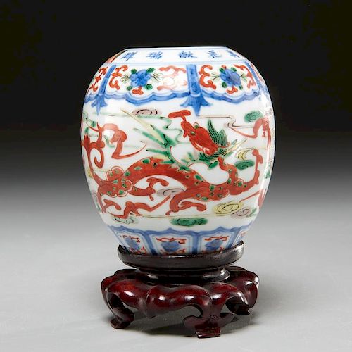 Small Chinese wucai dragon jar