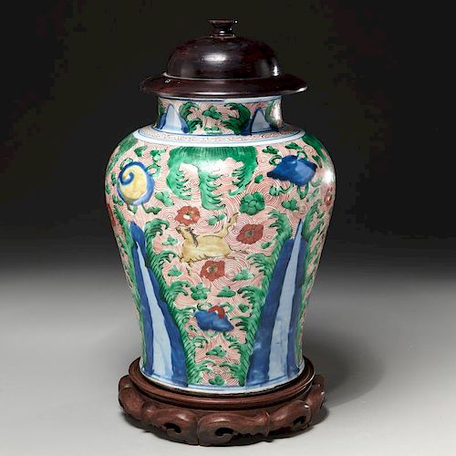 Chinese Wucai decorated porcelain Jar