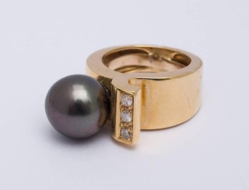 FRENCH 18K YELLOW GOLD, DIAMOND AND BLACK PEARL RING