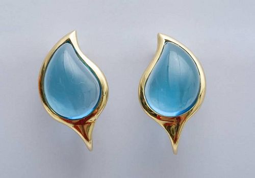 PAIR OF 18K YELLOW GOLD AND BLUE TOPAZ TEARDROP SHAPED EARRINGS