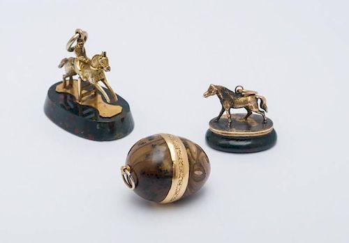 TWO GOLD-MOUNTED HARDSTONE HORSE PENDANTS AND GOLD-MOUNTED EGG-FORM PENDANT