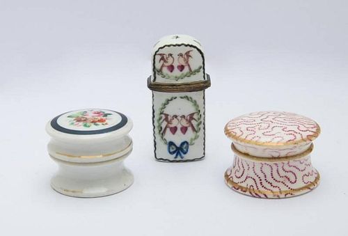 SOUTH STAFFORDSHIRE GILT-METAL-MOUNTED ENAMEL ETUI CASE AND TWO PORCELAIN POMADE POTS AND COVERS