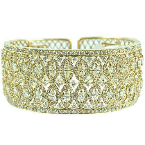 A Ladies 10.44 ct. Diamond Bangle Bracelet.