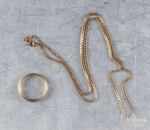 18K yellow gold necklace and wedding band
