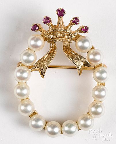 14K yellow gold and pearl pin, 4.5 dwt.