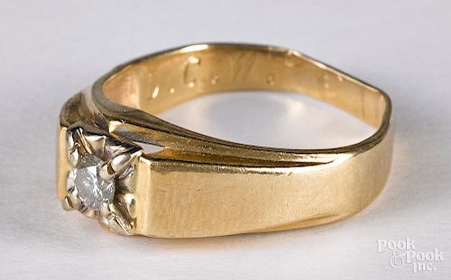 14K yellow gold and diamond ring, 3.3 dwt.