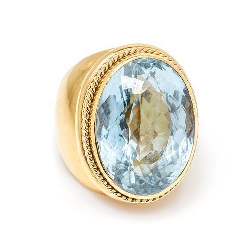 A Yellow Gold and Aquamarine Ring, 31.30 dwts.