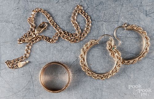 10K yellow gold ring, pair of earrings & bracelet