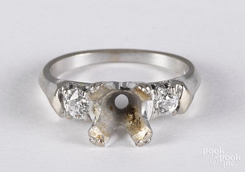 14K white gold and diamond ring, 2.4 dwt.