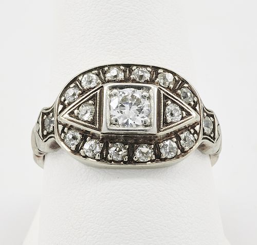 18k White gold & diamond ring, center diamond appx. 0.40ct