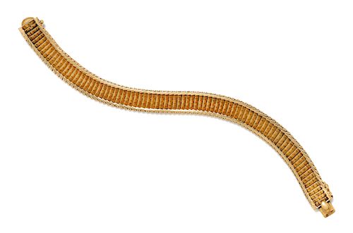 An 18 Karat Yellow Gold Bracelet, Italian, 23.60 dwts.