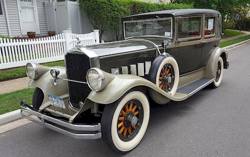 1929 PIERCE ARROW Landau Club Sedan. Four Door