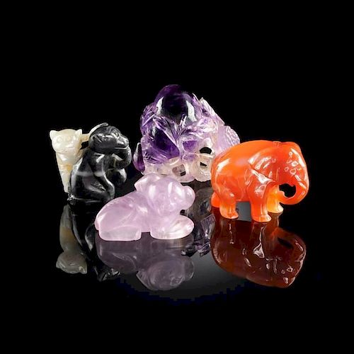 A GROUP OF FOUR CHINESE MINIATURE HARDSTONE ANIMAL AND FRUIT CARVINGS, MODERN,