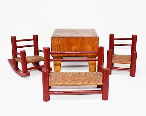 4 pieces of child's toy furniture