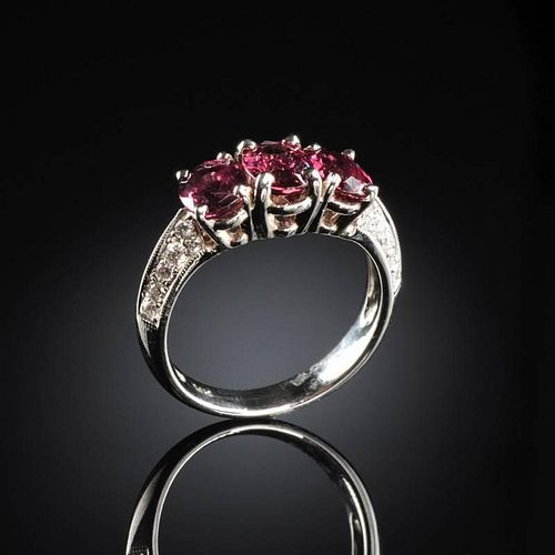 A 14K/18K WHITE GOLD, RUBY, AND DIAMOND LADY'S RING,