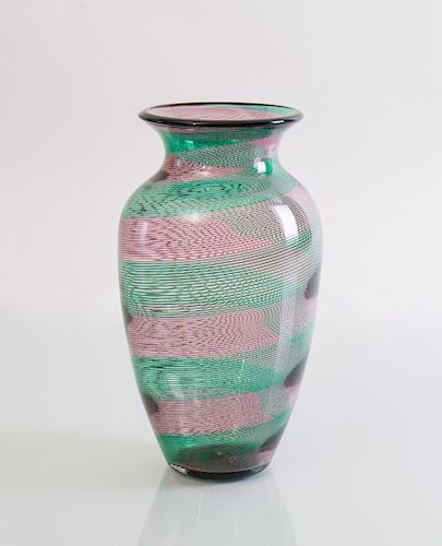 BAROVIER & TOSO MURANO INTERNALLY DECORATED GLASS VASE
