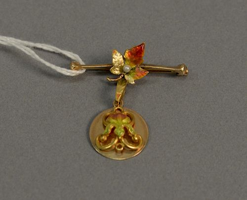14 karat pin with enameled flower and leave, 4 grams.