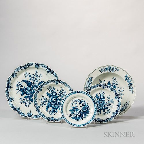 Five Worcester Porcelain Underglaze Blue Decorated Plates