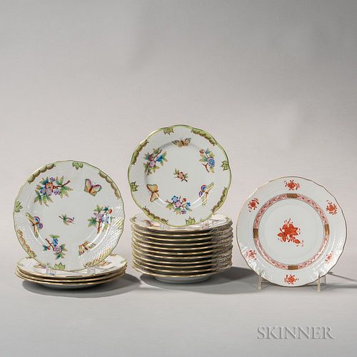 Sixteen Pieces of Herend Porcelain "Queen Victoria" Pattern Tableware