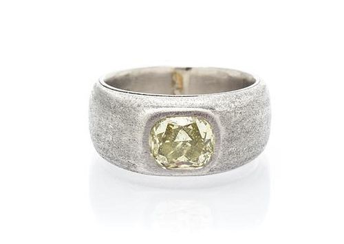 A Platinum and Diamond Ring, 11.90 dwts.