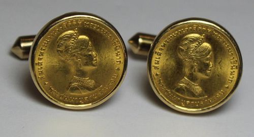 JEWELRY. Pair of 18kt Gold Cufflinks with 300 Baht