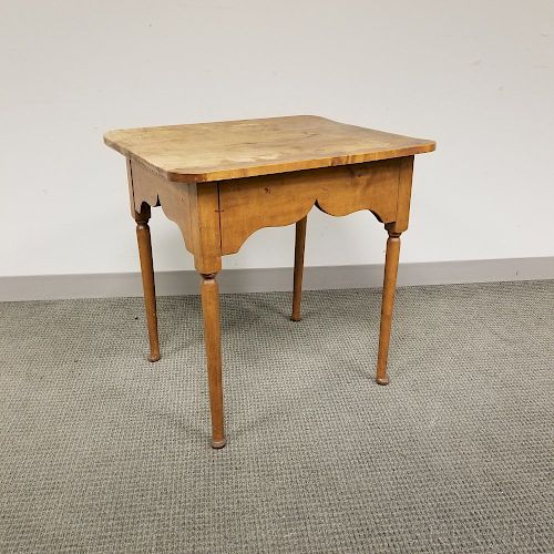 Queen Anne-style Maple Tea Table