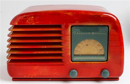 A Red Catalin Stuart Warner Radio. Model no. C51T2 Width 13 1/4 inches