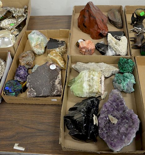 Large group of stone quartz to include tiger eye purple quartz, Indian arrowheads, etc.