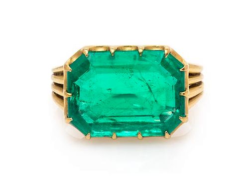 A Yellow Gold and Colombian Emerald Ring, 6.00 dwts.