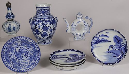 8 PIECES OF CHINESE AND JAPANESE PORCELAIN