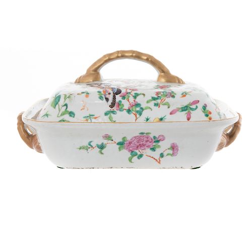 Chinese Export Famille Rose covered vegetable dish