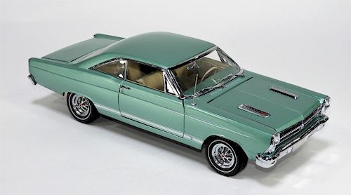 GMP 1:18 1966 Ford Fairlane GT/A Diecast Car Model