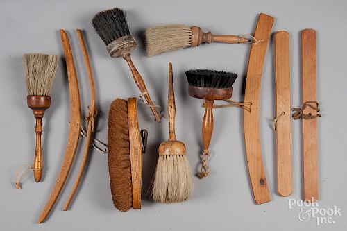 Woodenware, to include Shaker hangers and brushes