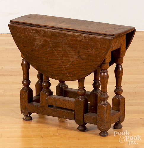Child's oak gateleg table