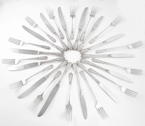 Twenty-Eight Piece Set of Sterling Flatware, 20th c., by Oneida State House, in the "Inaugural" pattern, consisting of 8 dinner knives, 6 luncheon kni