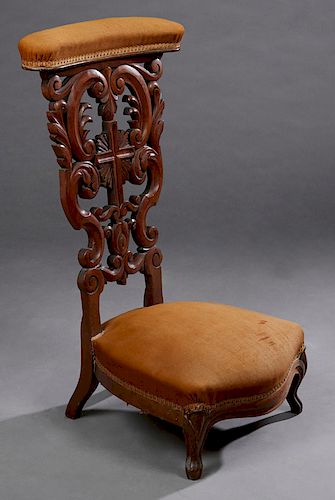 French Carved Walnut Louis XV Style Prie Dieu, 19th c., the curved upholstered arm rest over a pierced cross backsplat, to a bowed seat, on cabriole l