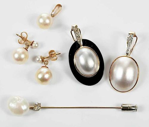 Five Pieces Gold and Pearl Jewelry